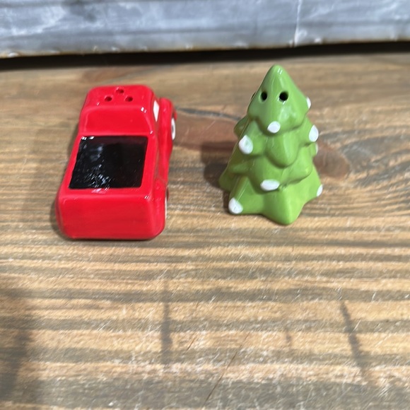 Christmas Red Truck & Tree Salt and Pepper Shakers - Picture 3 of 12